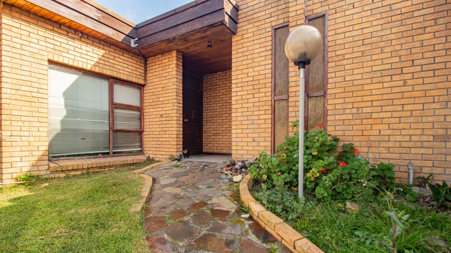 4 Bedroom Property for Sale in Table View Western Cape